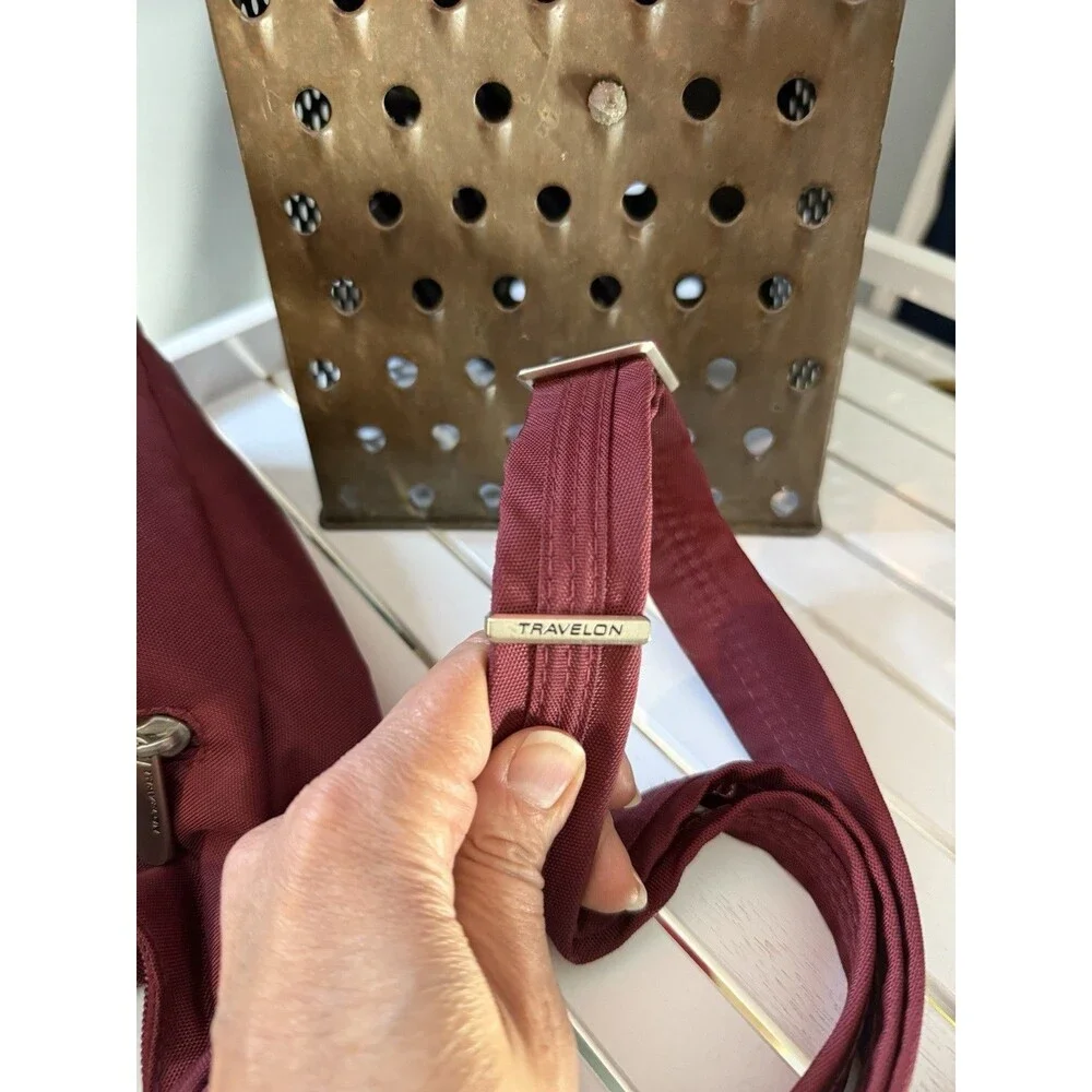 Travelon RFID Anti-Theft Essential Messenger Bag - Maroon